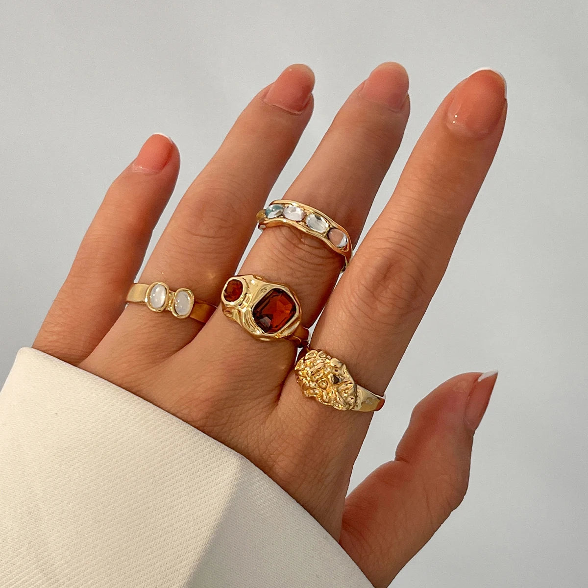 Ingemark 4Pcs Boho Rhinestone Gold Color Ring Set for Women Wed Bridal Geometric Metal Knuckle Ring Couple Jewelry Accessories